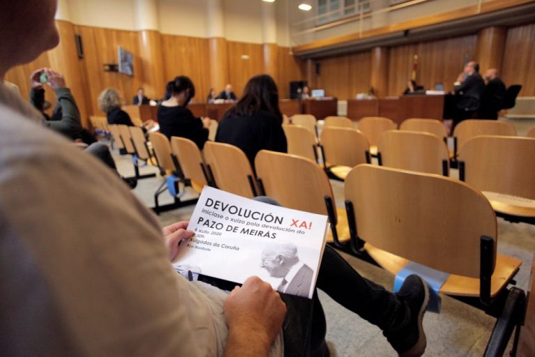 Jardineros, canteros y motobombas públicas daban servicio al pazo de Meirás | España