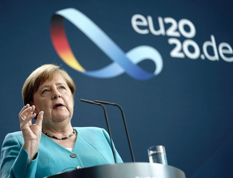 Merkel reclama una respuesta económica «masiva» de la UE a la situación «más difícil» de su historia