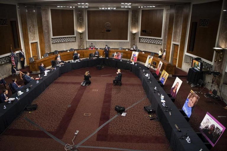 La jueza propuesta por Trump para el Supremo pasa el primer trámite en el Senado