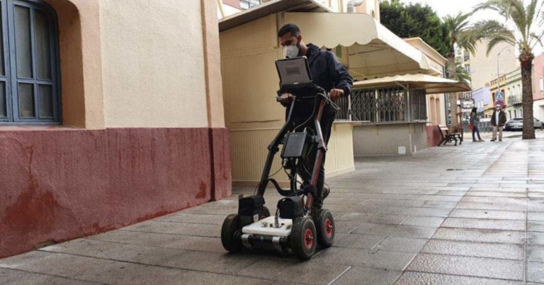 Aspe cartografía el subsuelo con un georradar en busca de los refugios antiaéreos de la Guerra Civil