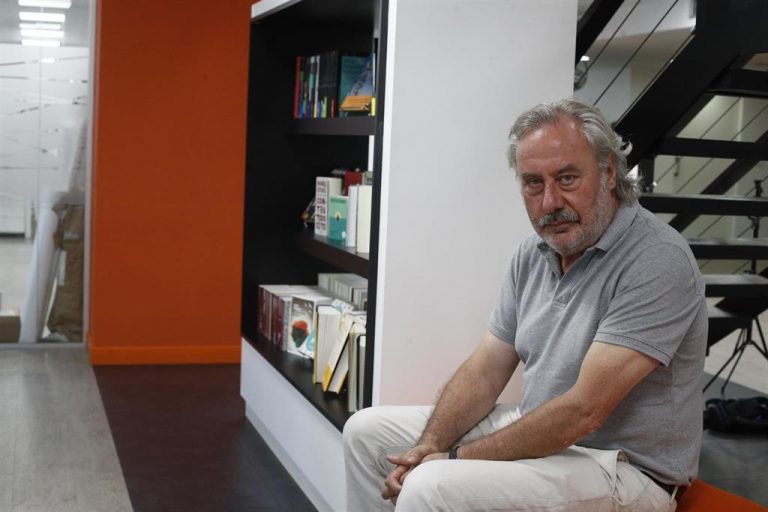 «La RAE no se da cuenta de que a casi nadie le interesa lo que dice»