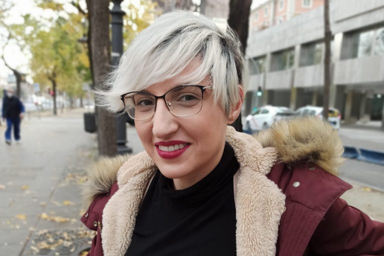 Sara R. Gallardo: Poema “Curadme”
