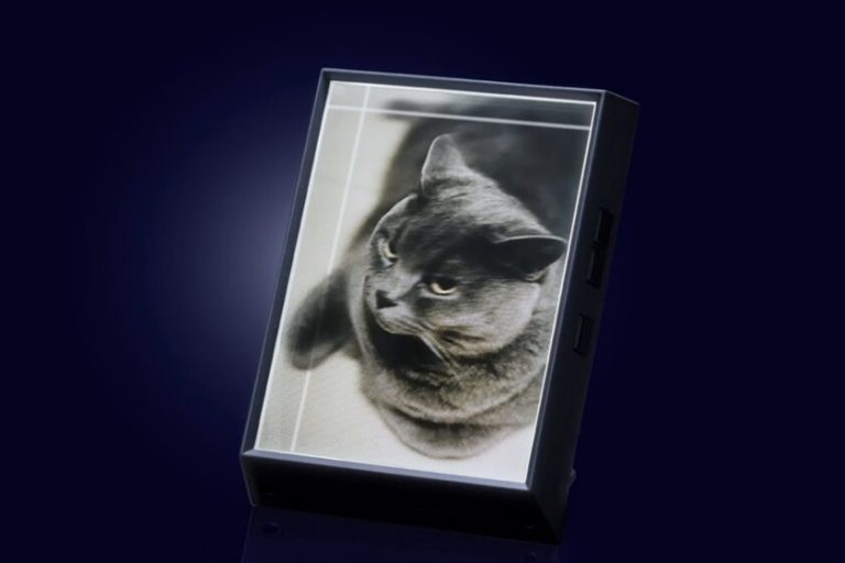 Looking Glass dice convertir cualquier fotografía en un holograma, y tienen un marco para visualizarlas en casa