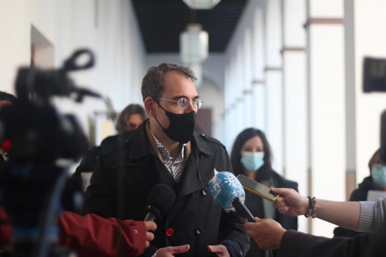 Valero acusa a Moreno de «no asumir su responsabilidad» en el «tsunami» de la tercera ola tras «relajar» medidas
