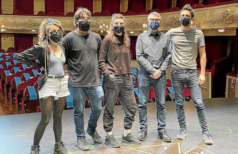 Las ‘fake news’ y la política del miedo, a escena con Hermanas Picohueso