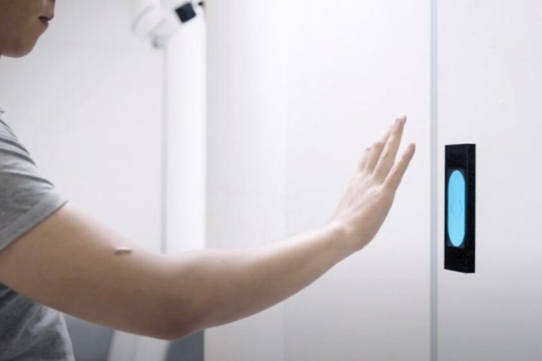 Este sensor abre y cierra puertas corredizas al acercar la mano para que no tengas que tocarlas (o para creerte un jedi)