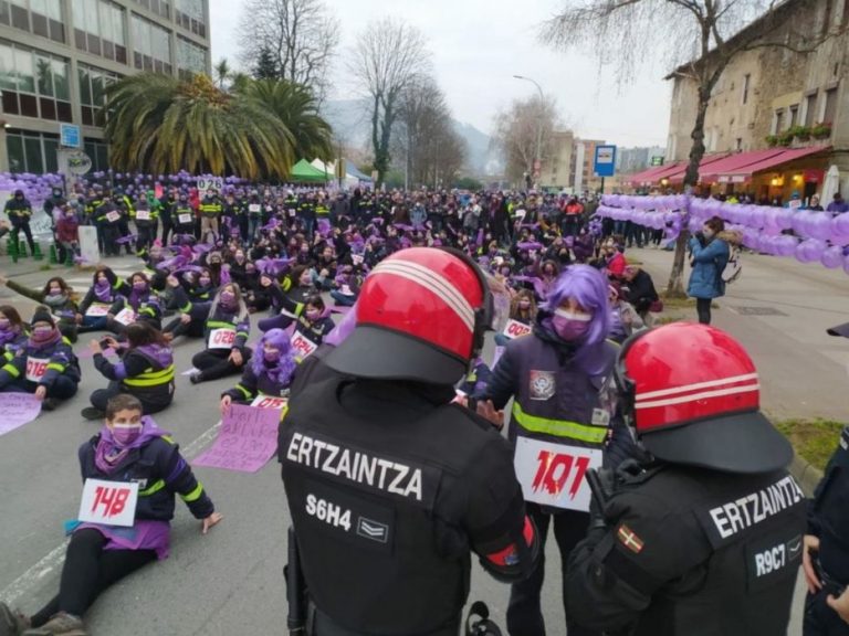 El piquete feminista en Tubacex impide el esquirolaje a la huelga indefinida – Poder Popular