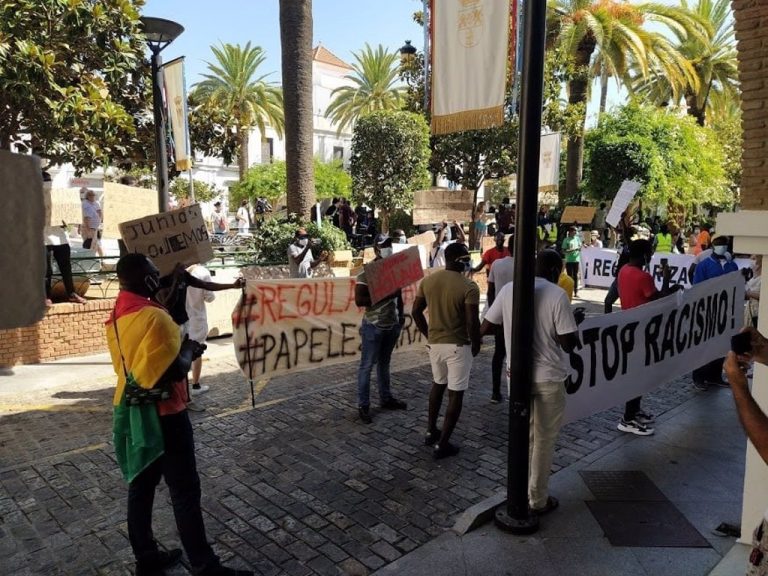 Comisión Europea investigará las condiciones en asentamientos de temporeros en Almería y Huelva tras una petición de IU