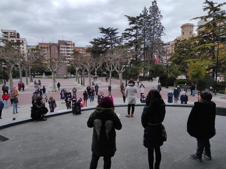 Una concentración de la Plataforma 8 de Marzo reclama en Logroño igualdad real y efectiva