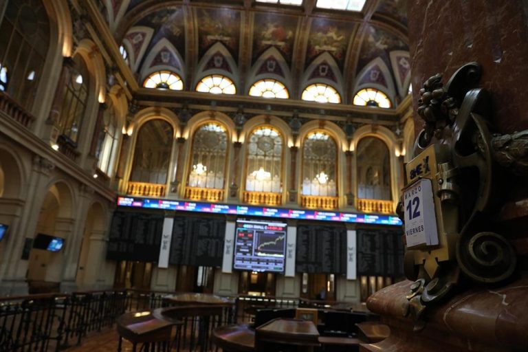 El Ibex 35 sube un 0,2% a media sesión y mantiene los 8.600 puntos