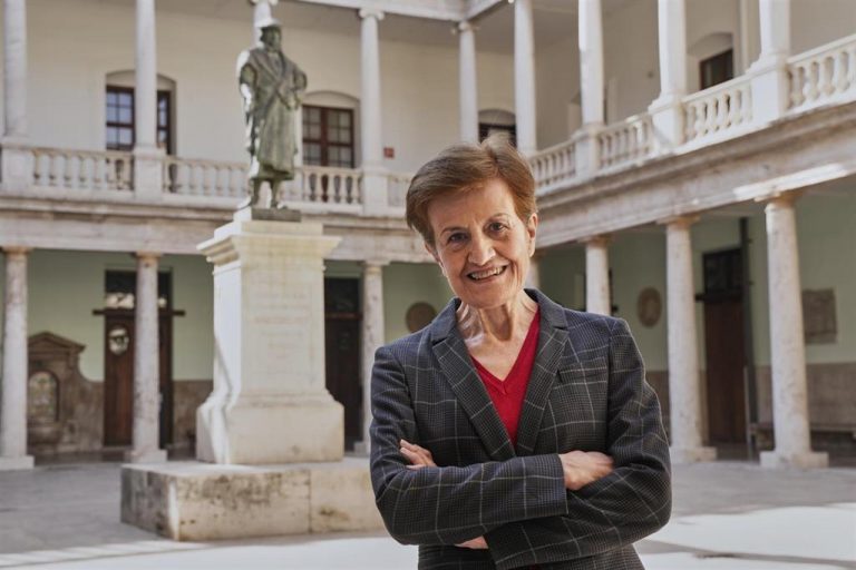 «El tema de las vacunas está siendo kafkiano»