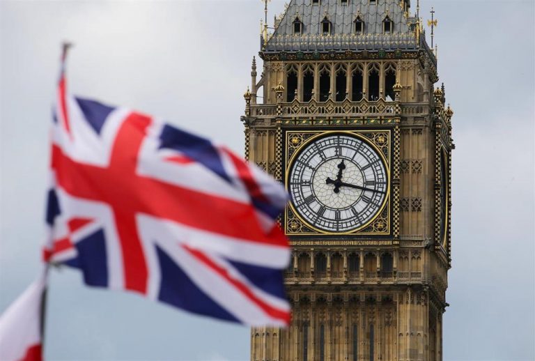 Reino Unido advierte a Hong Kong de que «carece del derecho» a dar órdenes sobre la aceptación de pasaportes británicos
