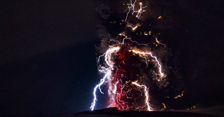 Rayos, la chispa que pudo prender la vida en la Tierra