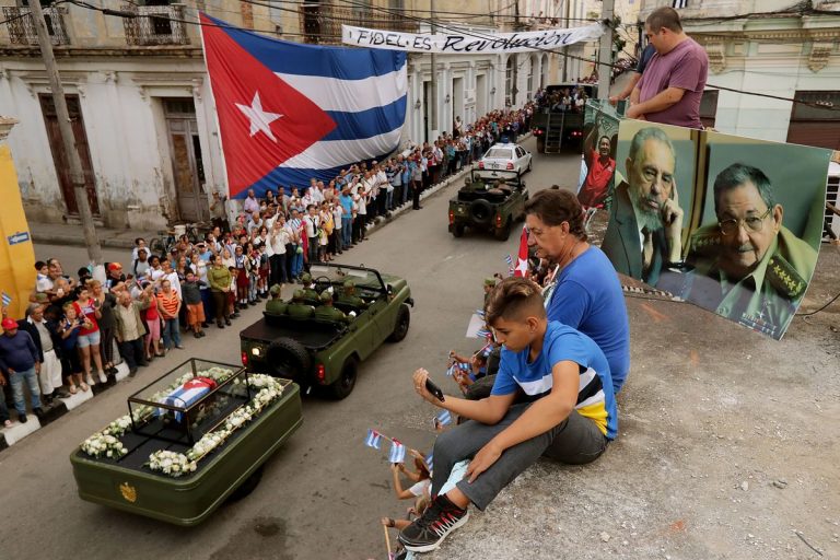 Intelectuales cubanos lanzan un manifiesto contra el régimen: “Urge recuperar el poder político que nos han usurpado”