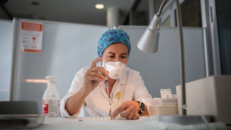 Una sola dosis de AstraZeneca o Pfizer reduce significativamente la probabilidad de infección