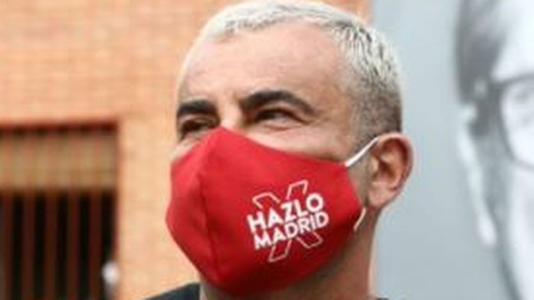 Jorge Javier Vázquez arropa a Gabilondo en un acto de campaña en la ‘Plaza Roja’ de Vallecas
