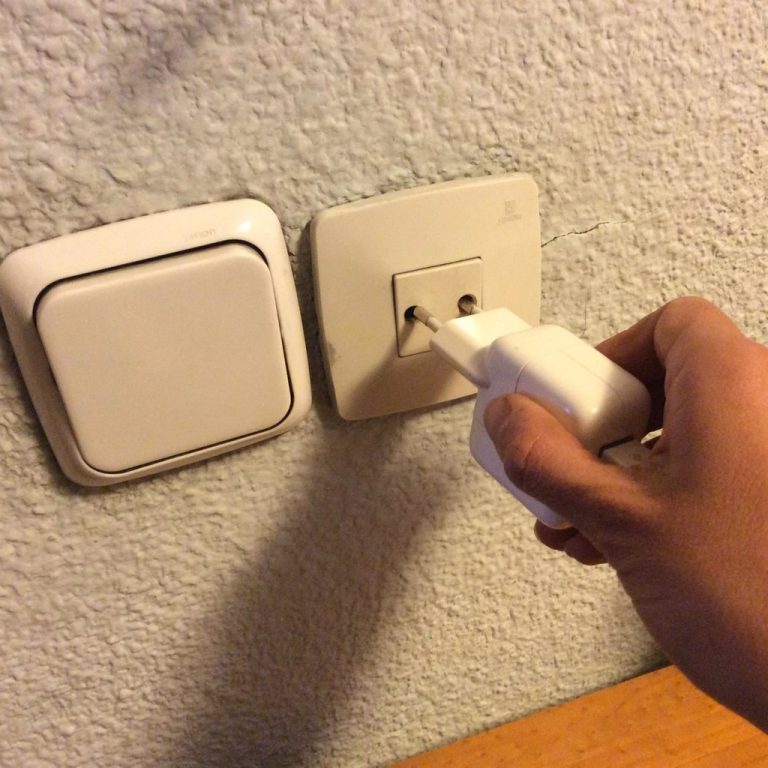 La factura de la luz subió casi 11 euros en marzo respecto al mismo mes del año pasado, según Facua