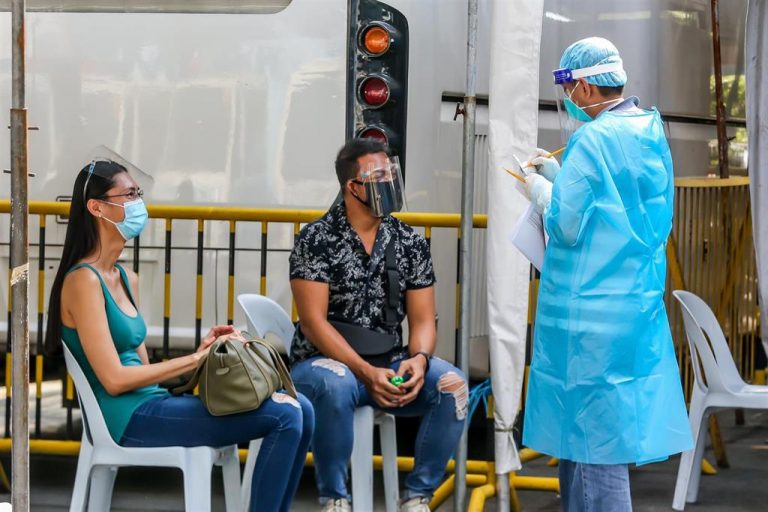 Filipinas investigará la muerte de un hombre obligado a hacer 300 sentadillas por saltarse el toque de queda
