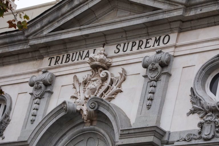 El TS dicta que un menor no es responsable solidario de deudas con Hacienda por colaborar en ocultar bienes