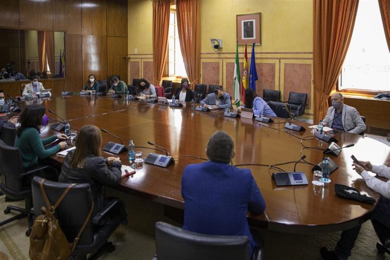 Trabajadores «despedidos» del grupo de Adelante irán «a los tribunales» y prevén movilizaciones
