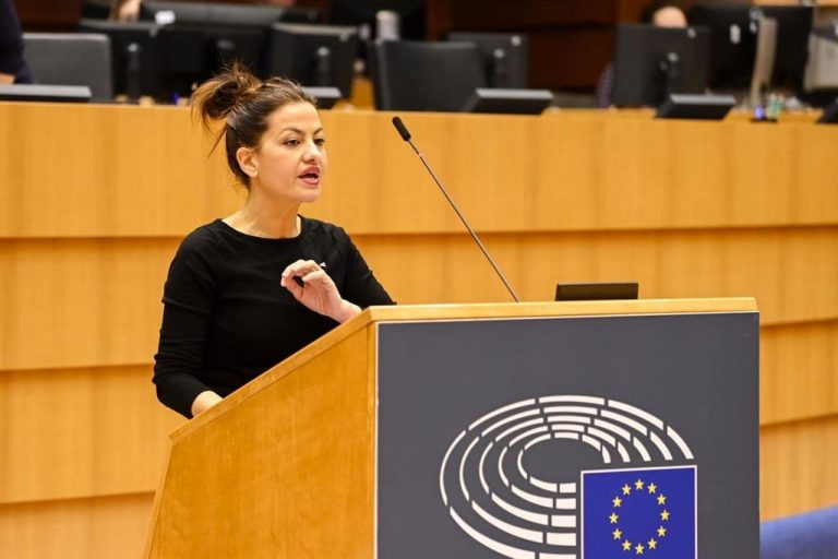 IU apoya a Iglesias y reclama una respuesta a Ayuso si no quiere ser «cómplice del ideario ultraderechista de Vox»