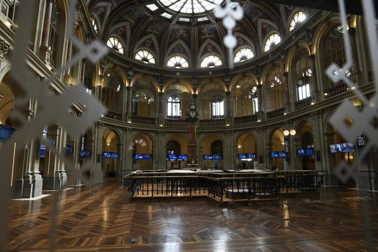 El Ibex 35 avanza un 0,59% en la semana y retiene los 8.600 puntos