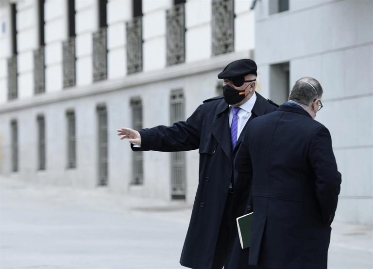 El juez retrasa las declaraciones de Brufau y Fainé al 7 de mayo como investigados por contratar a Villarejo