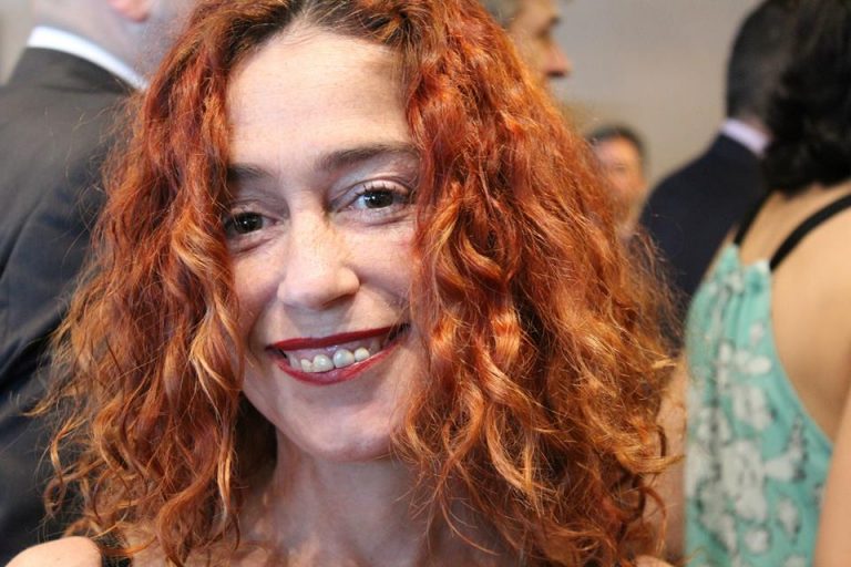 Eva Vaz: Poema “Farmacopea”