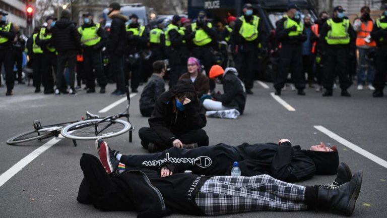 Tensión en Londres entre Policía y manifestantes en una marcha contra el aumento de poderes policiales