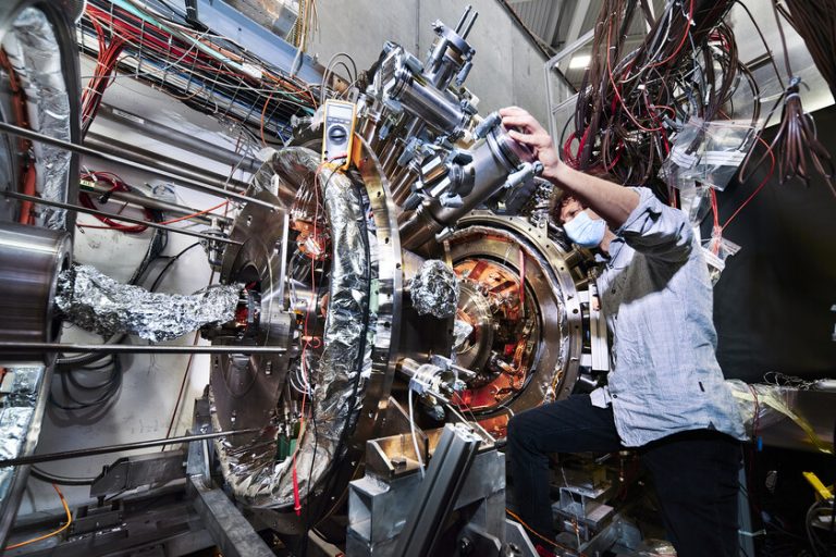 El detector de partículas CODEX-b se está construyendo en Galicia y es una de las mejores bazas del CERN para hacer nueva física