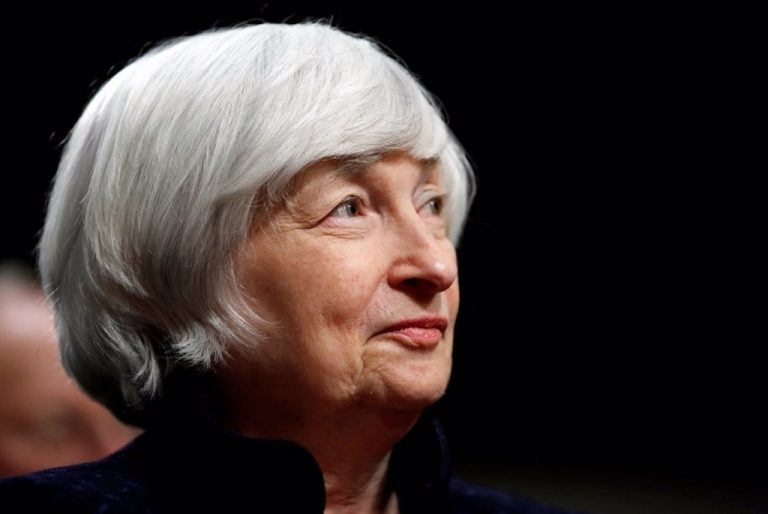 Yellen avisa de que los tipos de interés tendrán que subir para que la economía no se «sobrecaliente»