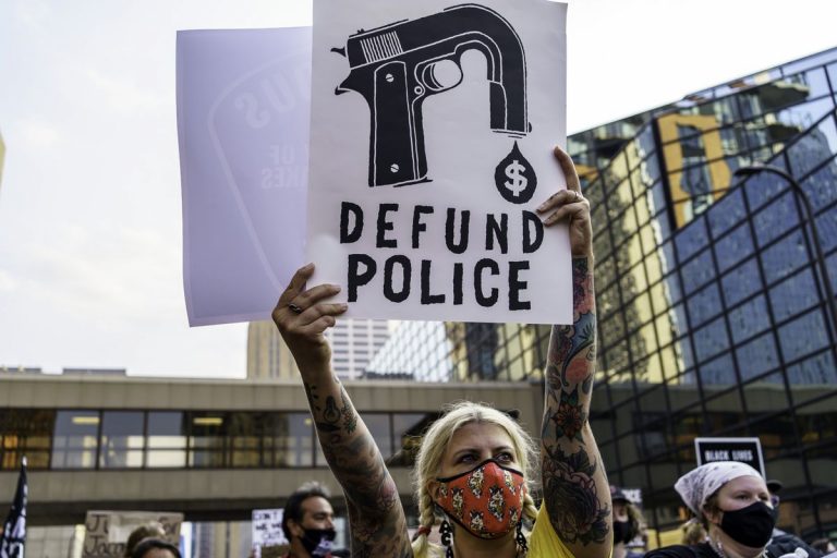 ‘Defund the police’: Defund the Police, el movimiento que pide menos policía y más gasto social en EE UU | Ideas
