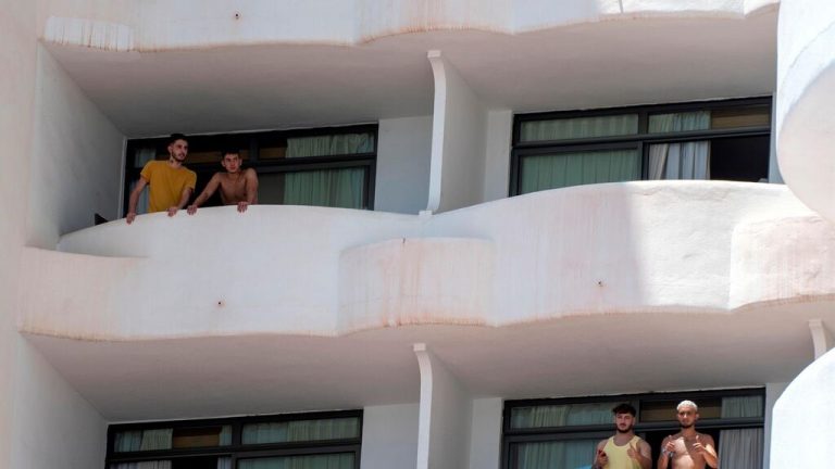 Buscan a tres estudiantes de viaje de fin de curso que se fugaron a la península desde Mallorca