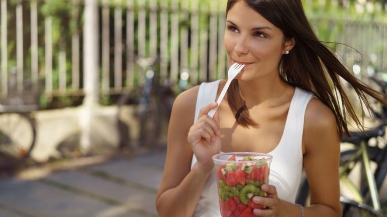 Seis normas para no coger peso este verano si comes fuera de casa