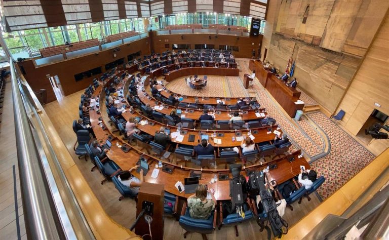 La izquierda ya tumbó años atrás en las Cortes autonómicas la reducción de diputados que han pactado PP y Vox en Madrid