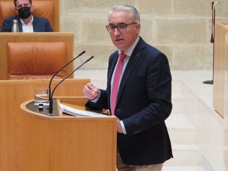 El PP rechaza el acuerdo del PSOE e IU para incrementar en 770.000 euros el coste de los grupos parlamentarios