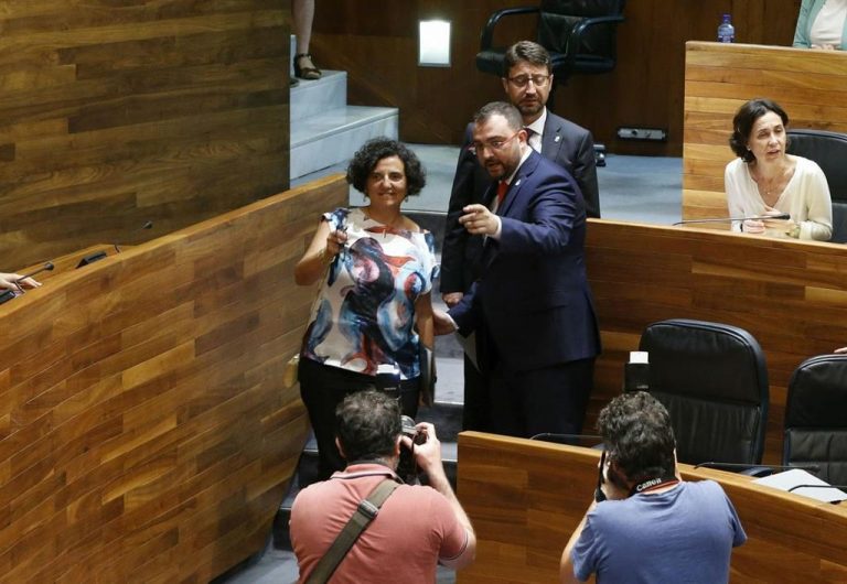 La Junta General rechaza la reprobación de Berta Piñán con los votos de PSOE, Podemos, IU y Foro