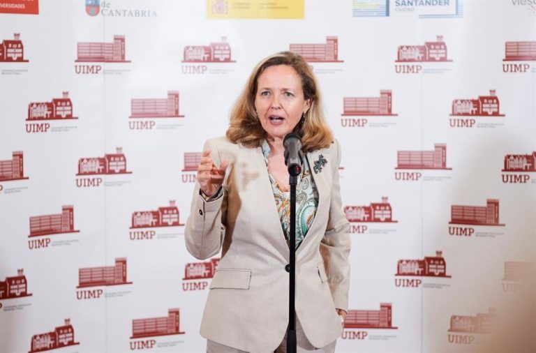 Calviño ve un ambiente «más positivo» para el futuro de la economía española