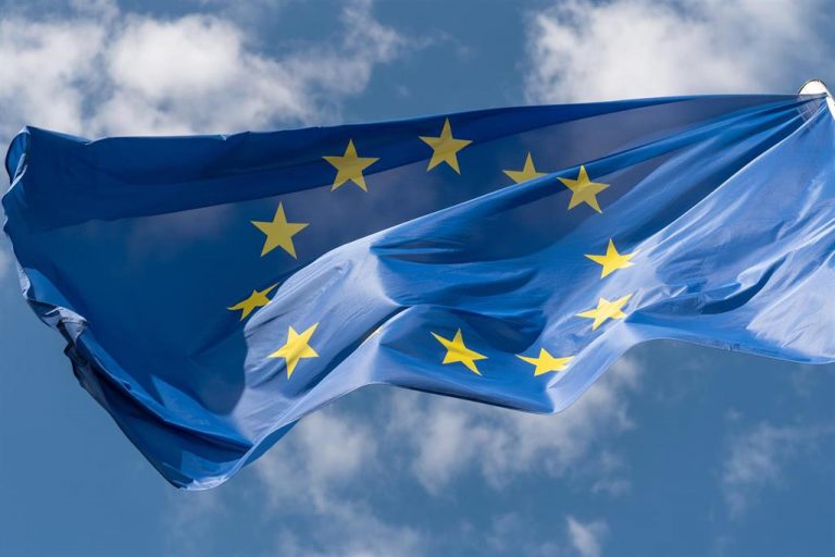 Bruselas desembolsa los primeros 800 millones del fondo de recuperación a 16 países de la UE
