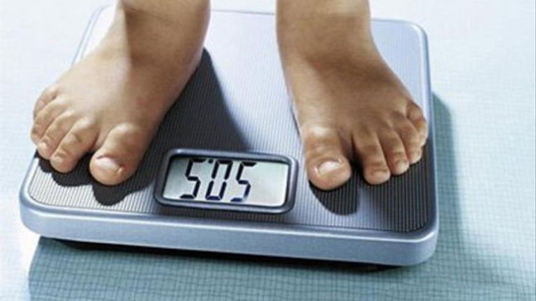 El ejercicio quemacalorías que arrasa entre los expertos para perder de forma fácil y sin salir de casa