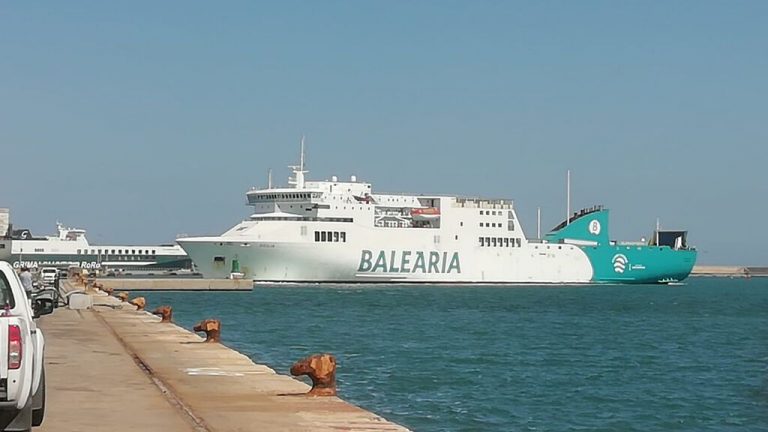 Llega a Valencia el barco con los 118 jóvenes de Mallorca