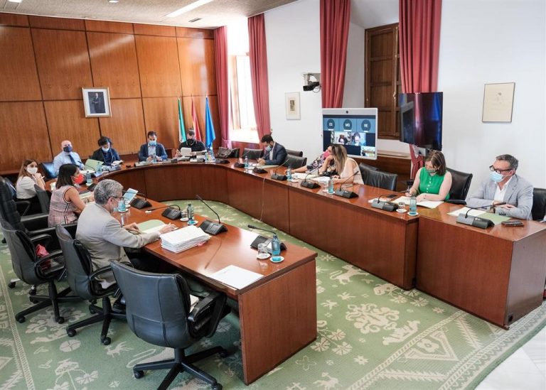 La Mesa del Parlamento andaluz pospone el análisis del escrito en el que el grupo Adelante comunica su cambio de nombre