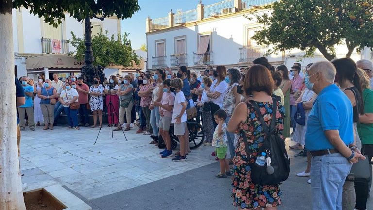 Manifestación en Benacazón (Sevilla) contra el «pacto anti natura» de la moción de censura entre IU, PP y Cs