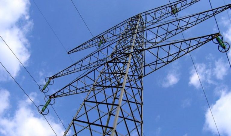 El precio de la electricidad bate hoy su récord anual en sábado