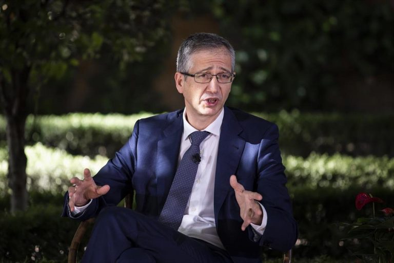 De Cos (Banco de España) pide a la banca que siga reduciendo costes y apostando por la tecnología