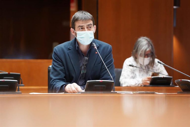 Sanz (IU) apuesta por reforzar la Atención Primaria por estar saturada