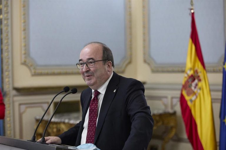 «Intento llevar siempre el escudo de España, no he visto cosa más inclusiva»