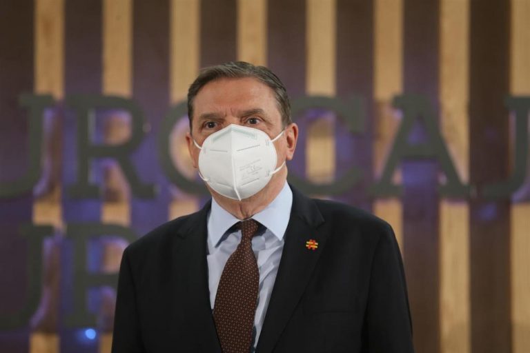 «El avión despega el 31 de diciembre y hay que estar a bordo»