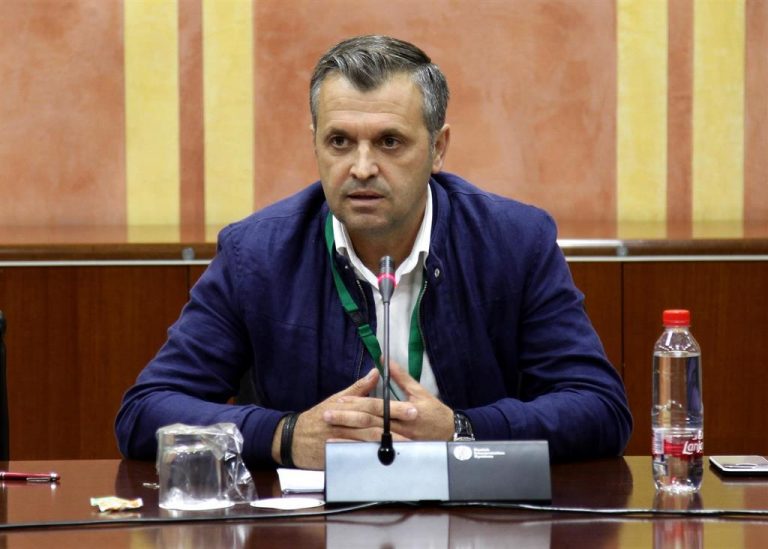 El alcalde de Conil (Cádiz) valora «positivamente» la medida del toque de queda planteada por la Junta