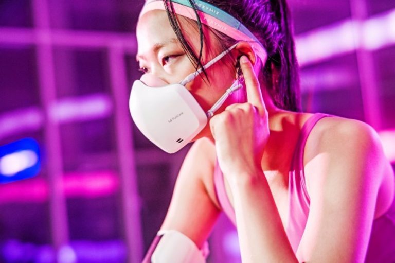 LG actualiza su mascarilla PuriCare con micrófonos y altavoces para amplificar la voz del usuario